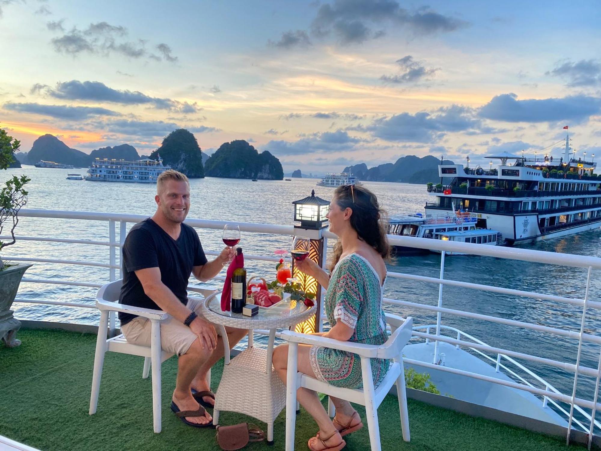 Halong Sapphire Cruises Hotel Hạ Long-öböl Kültér fotó