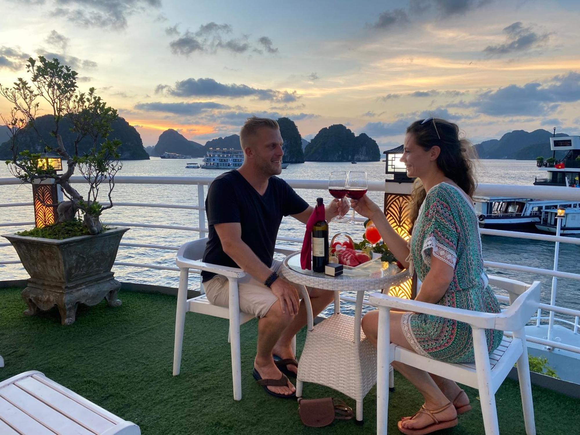 Halong Sapphire Cruises Hotel Hạ Long-öböl Kültér fotó