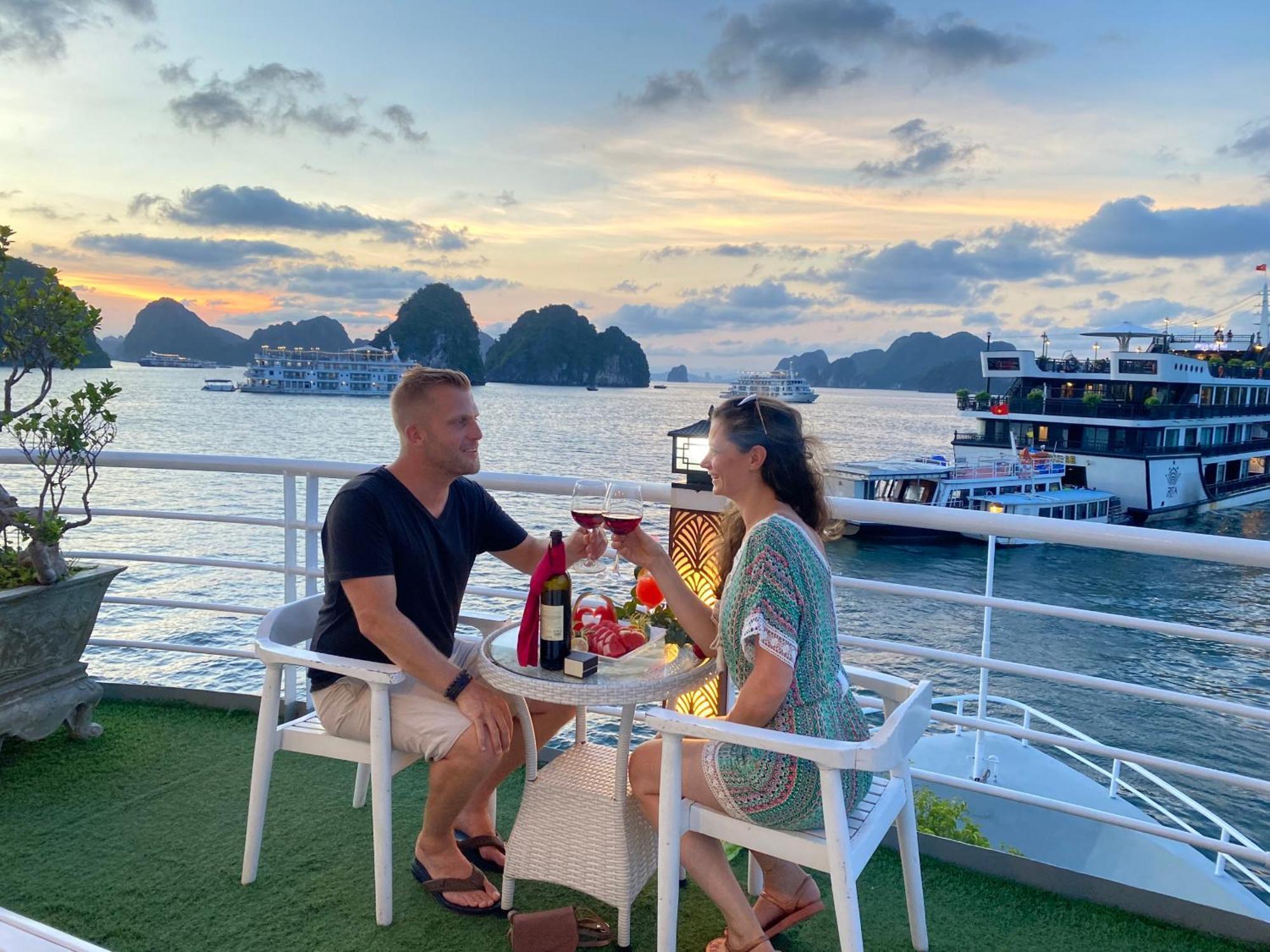 Halong Sapphire Cruises Hotel Hạ Long-öböl Kültér fotó