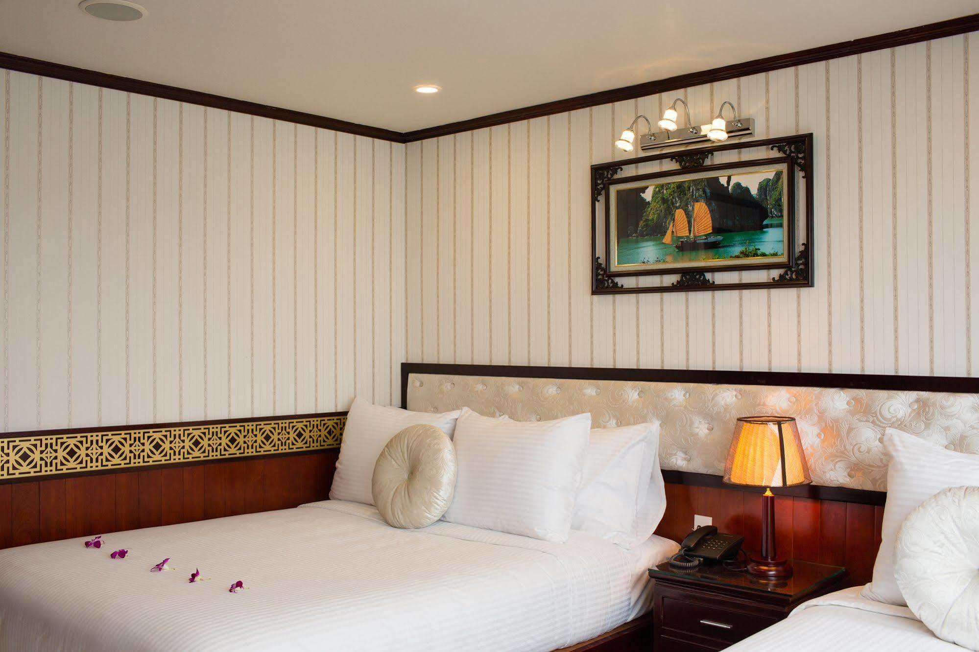 Halong Sapphire Cruises Hotel Hạ Long-öböl Kültér fotó