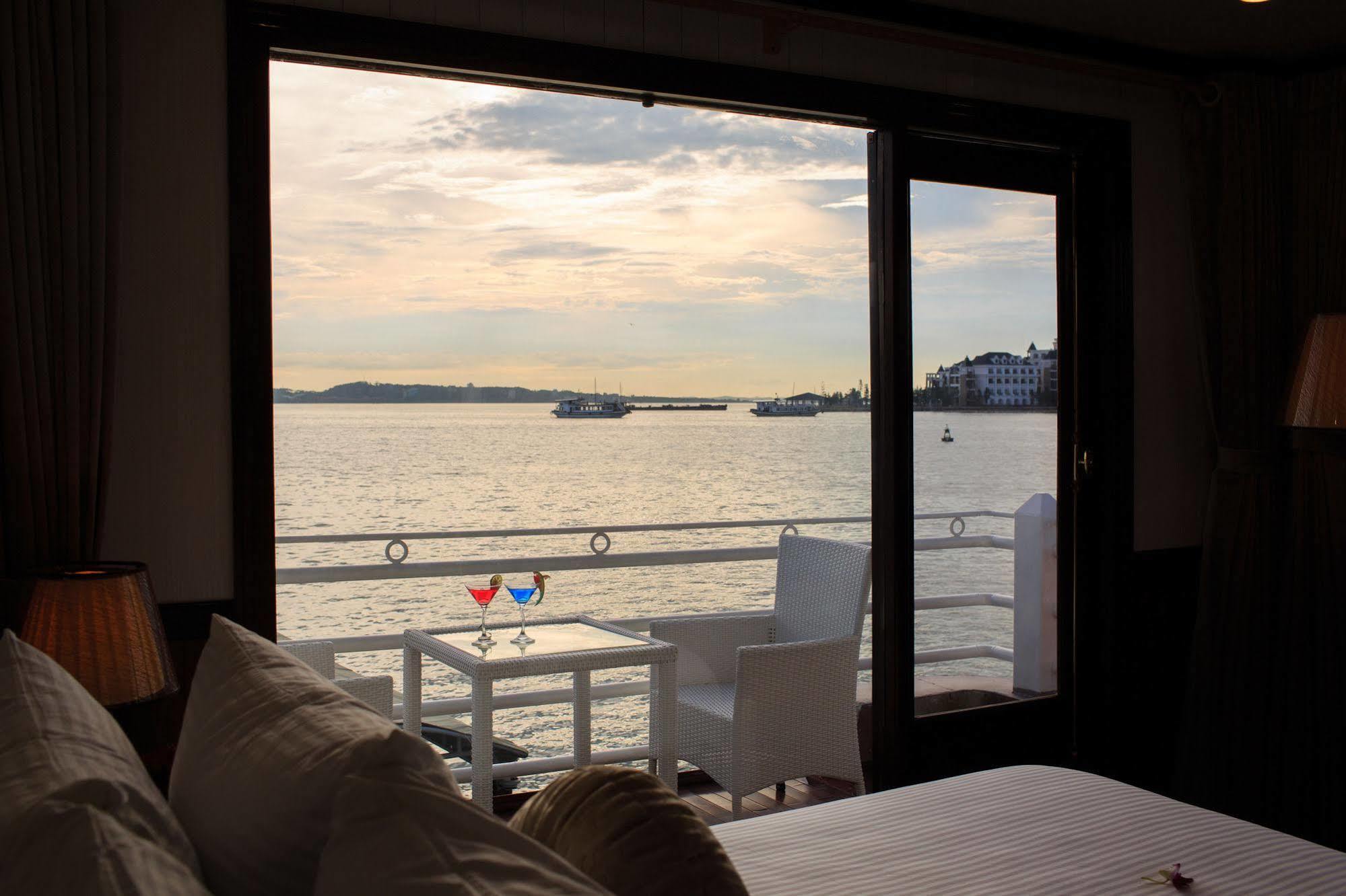 Halong Sapphire Cruises Hotel Hạ Long-öböl Kültér fotó