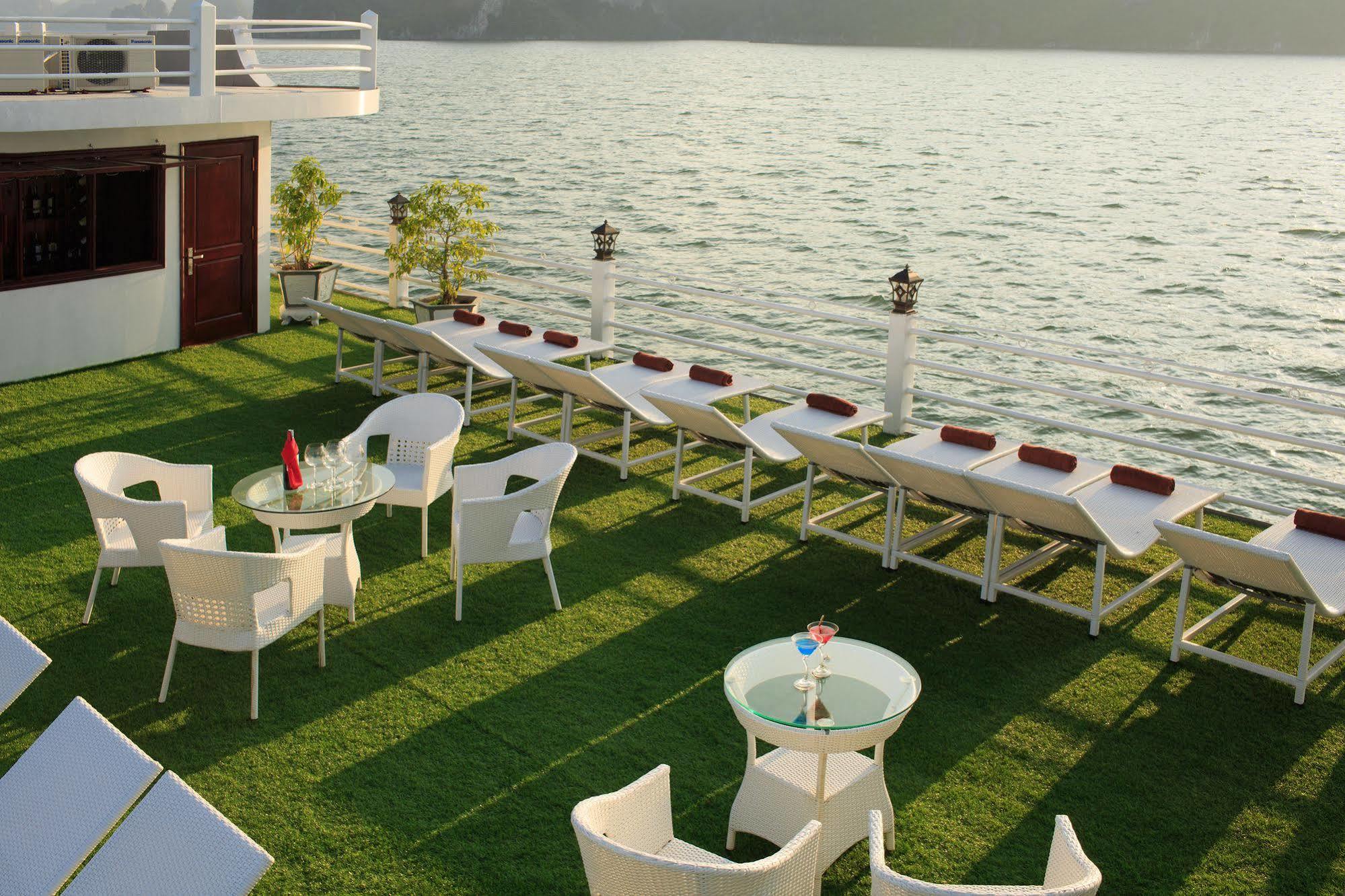 Halong Sapphire Cruises Hotel Hạ Long-öböl Kültér fotó